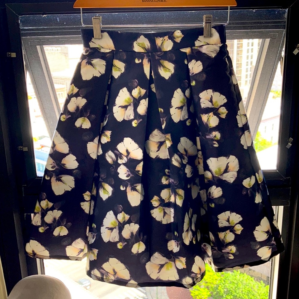 Black and white floral A line skirt xs/s